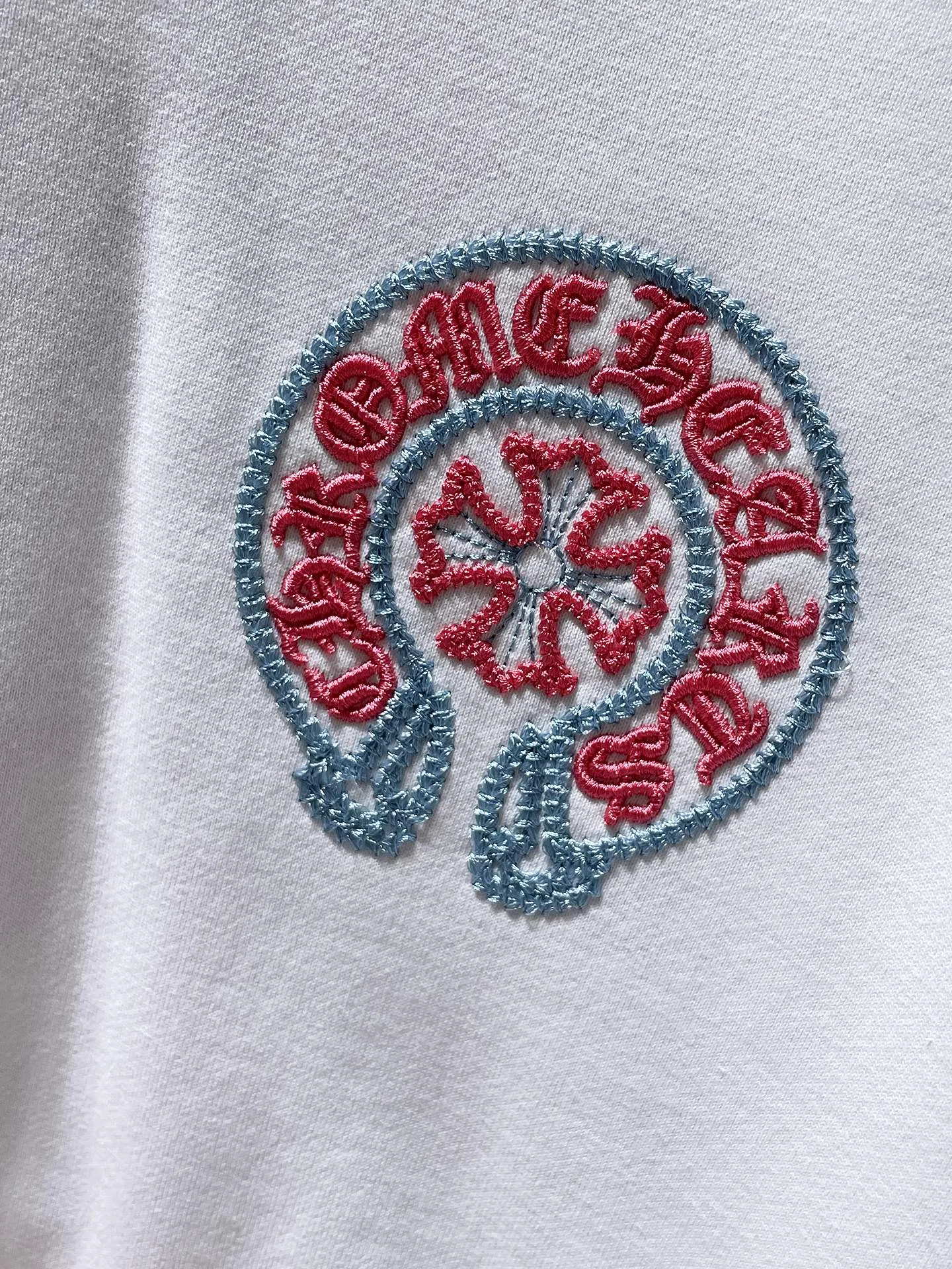P270 Chrome Hearts Autumn and Winter 2025 Counter Synchronization Chrome Horseshoe Sanskrit Cross Embroidery Hooded Sweatshirt Vacuum Embroidery Method! Heavy embroidery! ! ! Tens of thousands of needles! ! Improved customized version of 1:1 high-gram weight high-quality fabric Recommended color: white black code number: S, M, L, XL